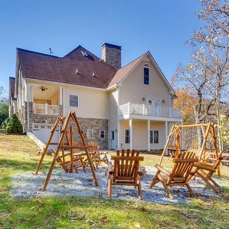 Blairsville Mansion With Hot Tub, Casino And Games!